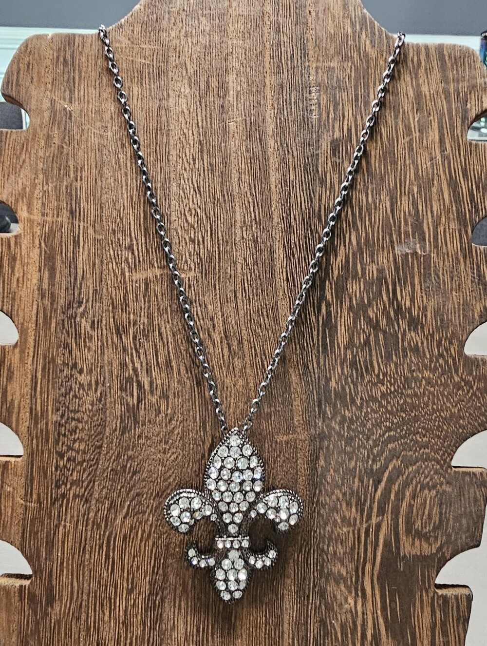 ​Fleur-de-Lis Statement Necklace with Rhinestone Crystals – Gunmetal Tone